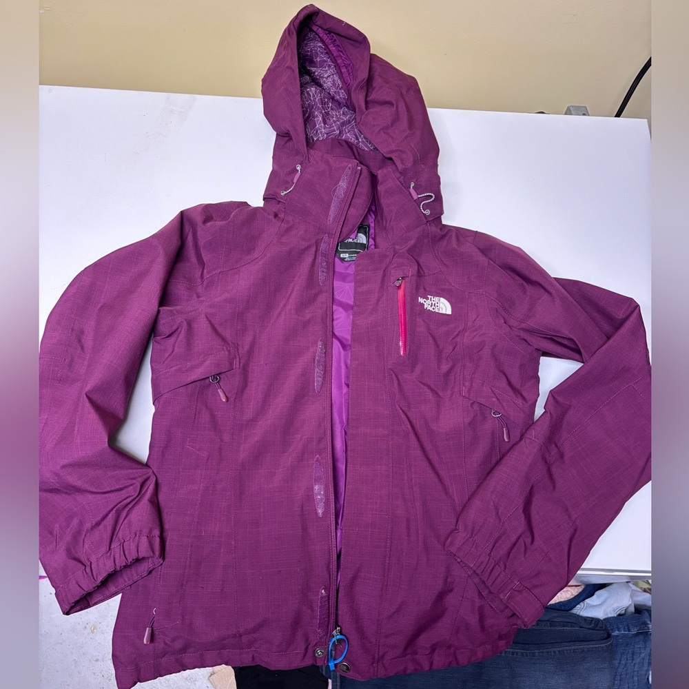 The North Face Women's Magenta Ski Jacket - Picture 1 of 5